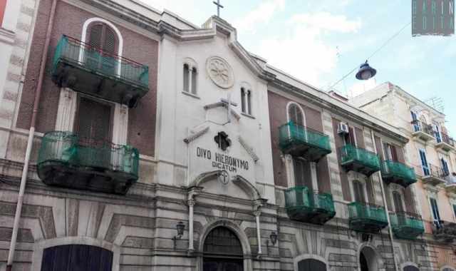 Bari, la misteriosa chiesa di via Garruba: chiusa da anni non si sa a chi appartenga